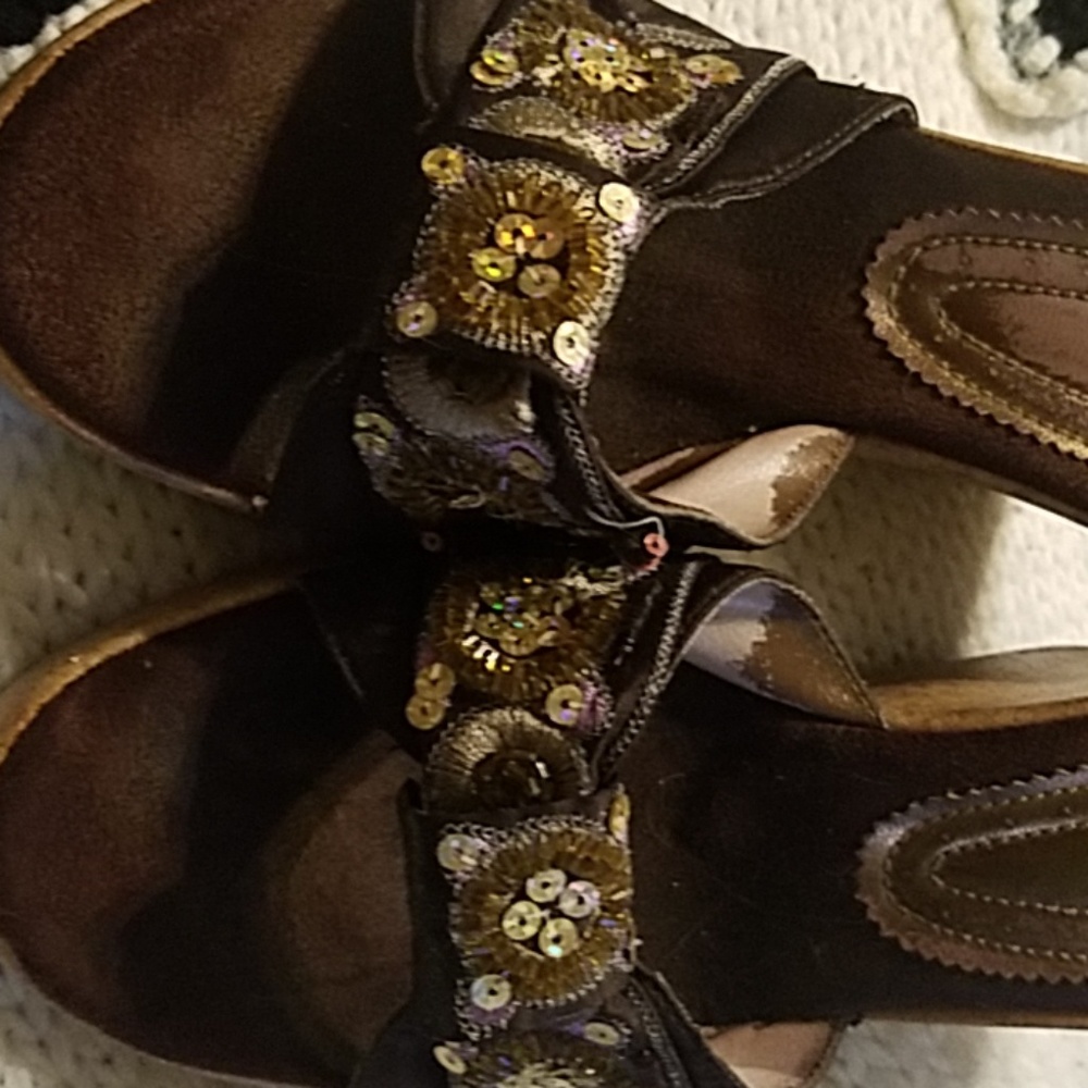 Hot Tomato bronze wedge heels